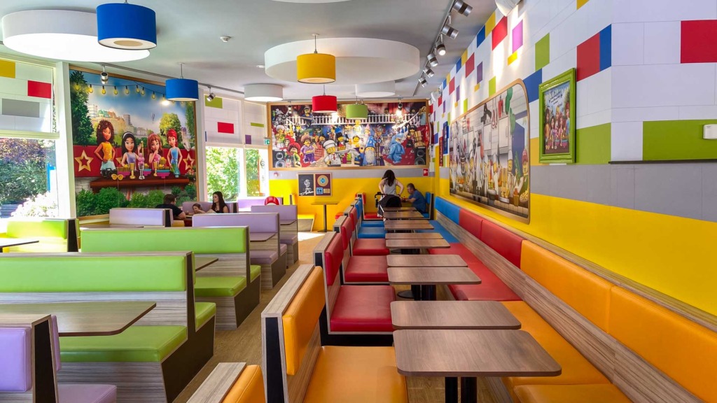 Der er farverigt hos Burger Kitchen i LEGOLAND