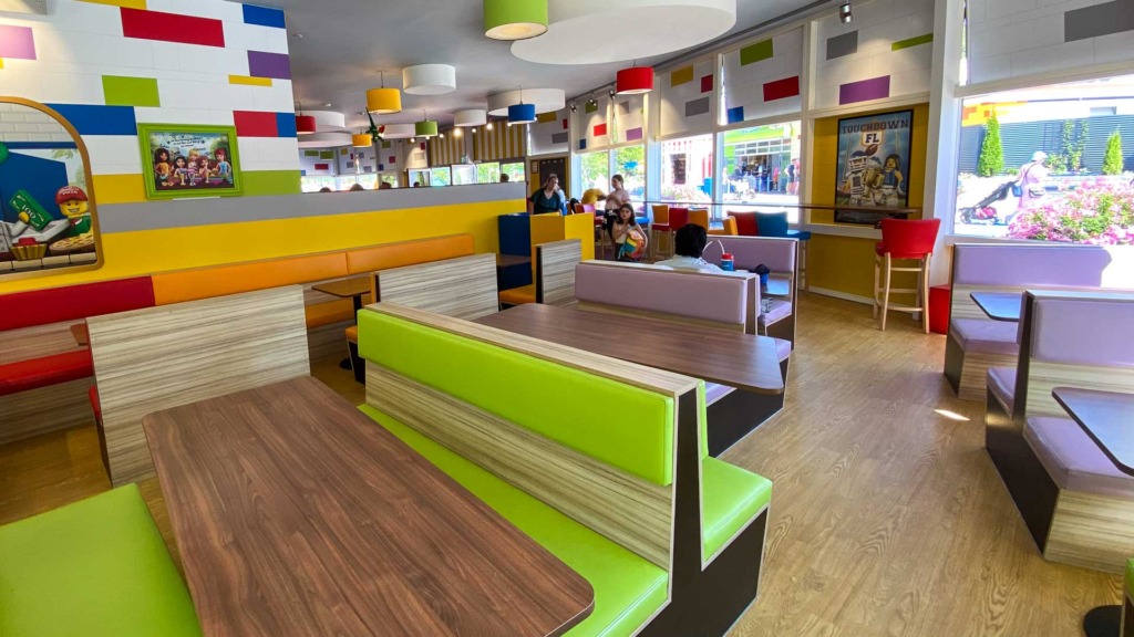 Burger Kitchen i LEGOLAND har mange siddepladser indenfor.