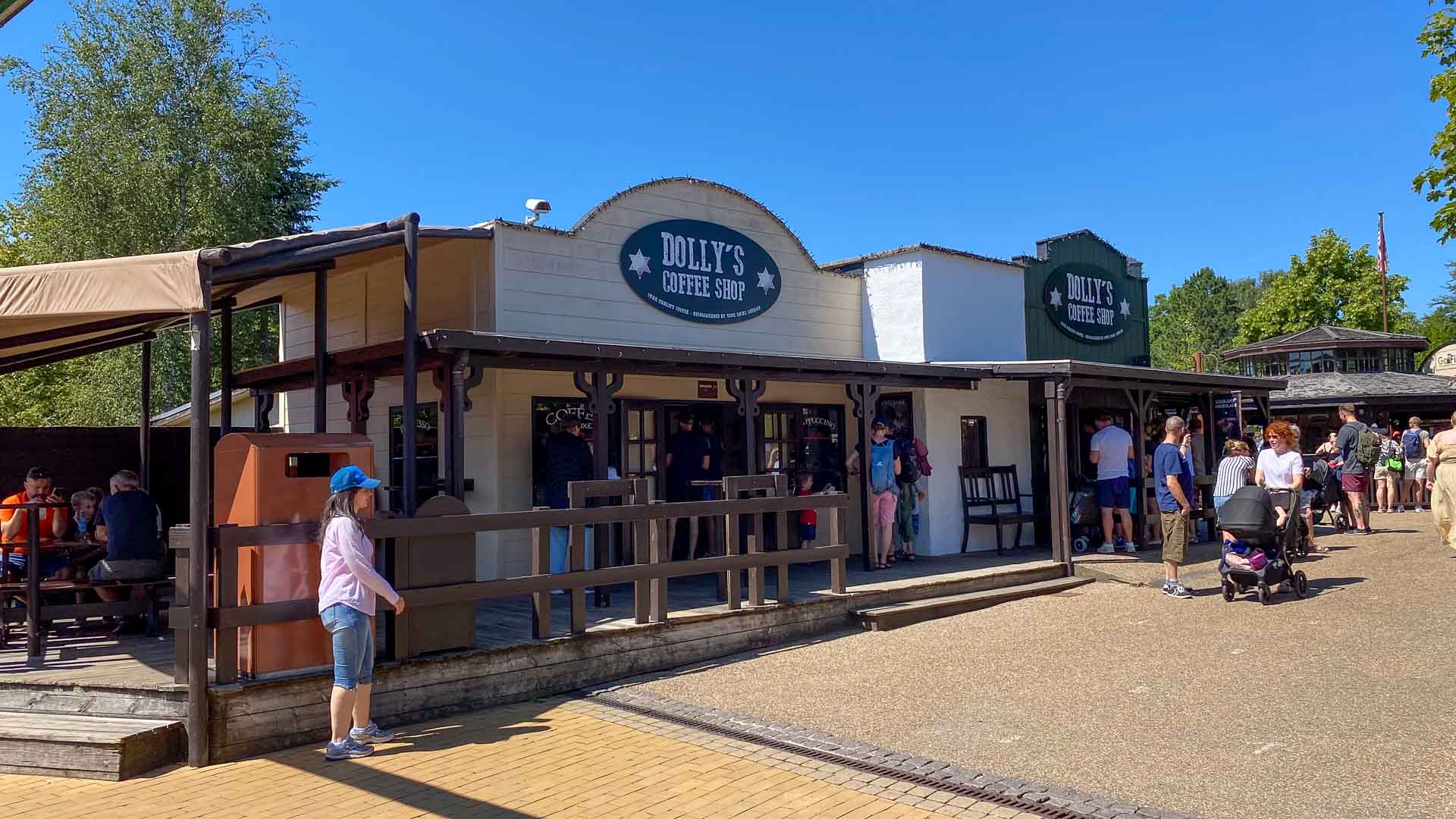 Dolly's Coffee Shop ligger i det livlige Legoredo Town i LEGOLAND