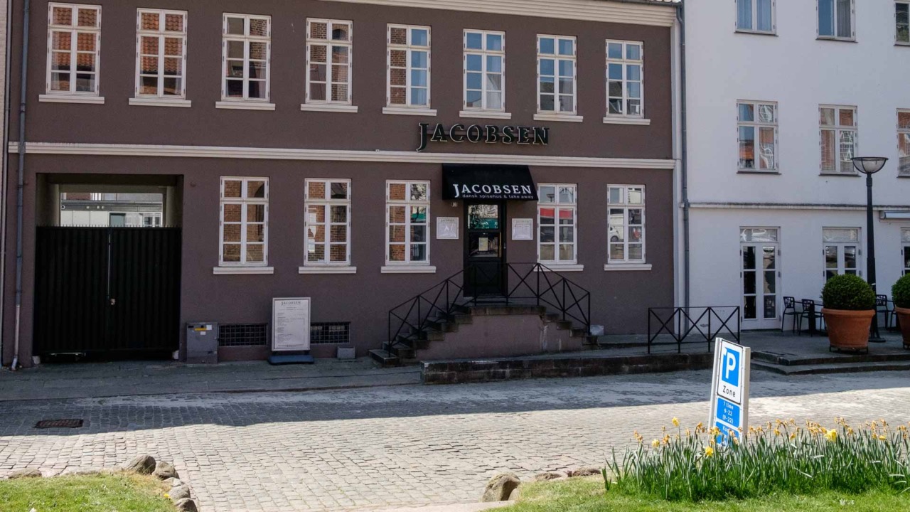 Jacobsen - dansk spisehus & take away i Vejle set udefra