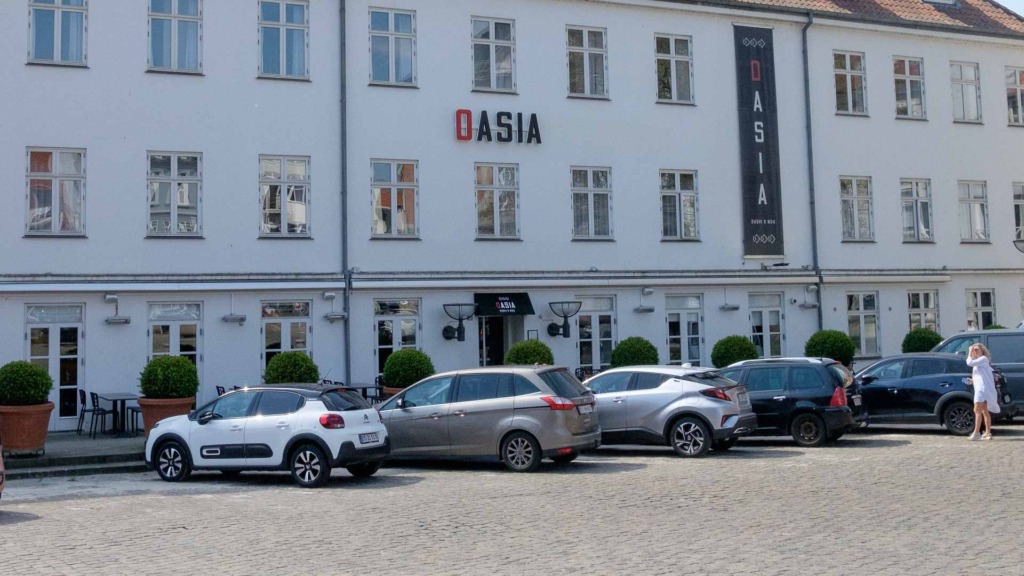 OASIA sushi & wok i Vejle har parkering foran hoveddøren.