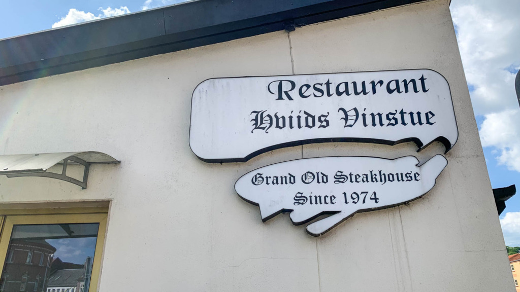 Restaurant Hviid's Vinstue er et gammelt steakhouse.