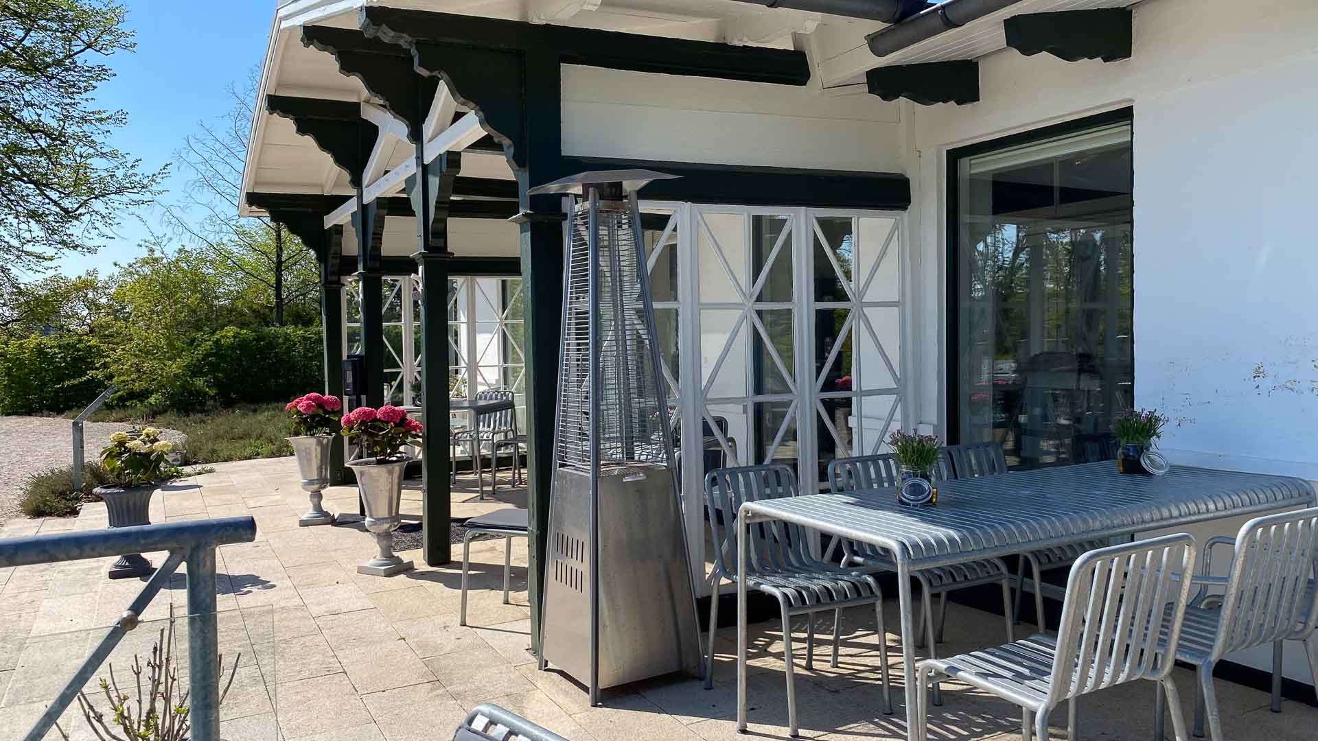 Restaurant Skyttehuset i Vejle har flot indgangsparti.