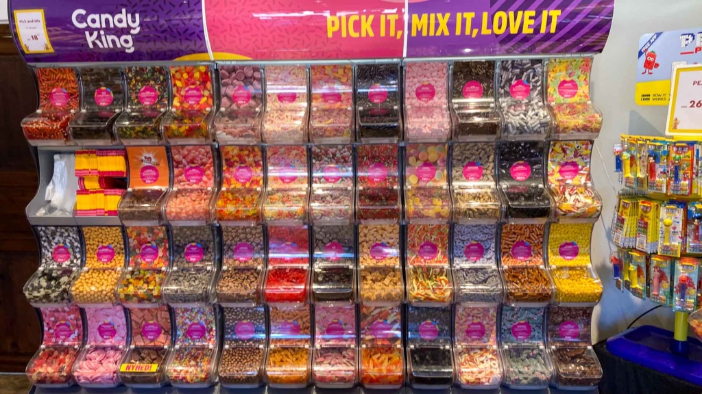 Vingummi, lakrids, bolsjer og chokolade er nogle af mulighederne hos Sweets Kingdom i Legoland.