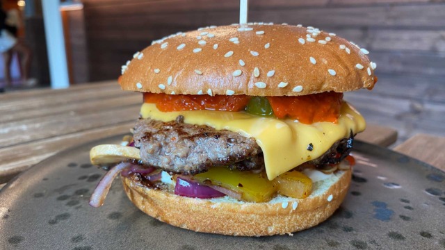 Burger hos The American Grill by Albert’s i Paladspassagen.