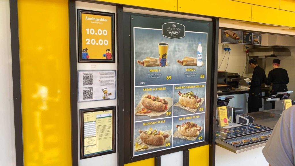 The Hotdog Company i Legoland laver forskellige hotdogs.