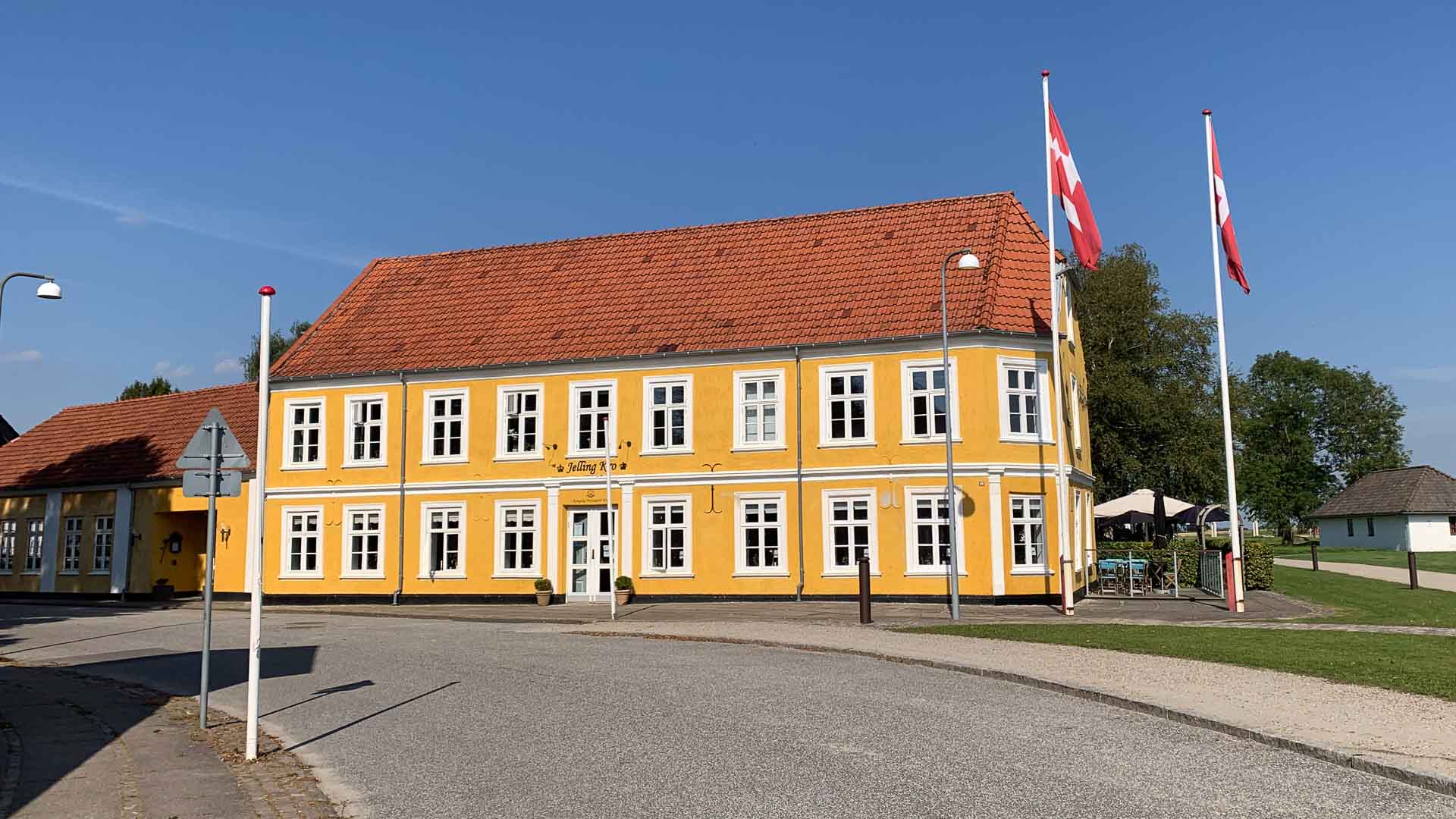 Jelling Kro ligger på Gormsgade i Jelling.