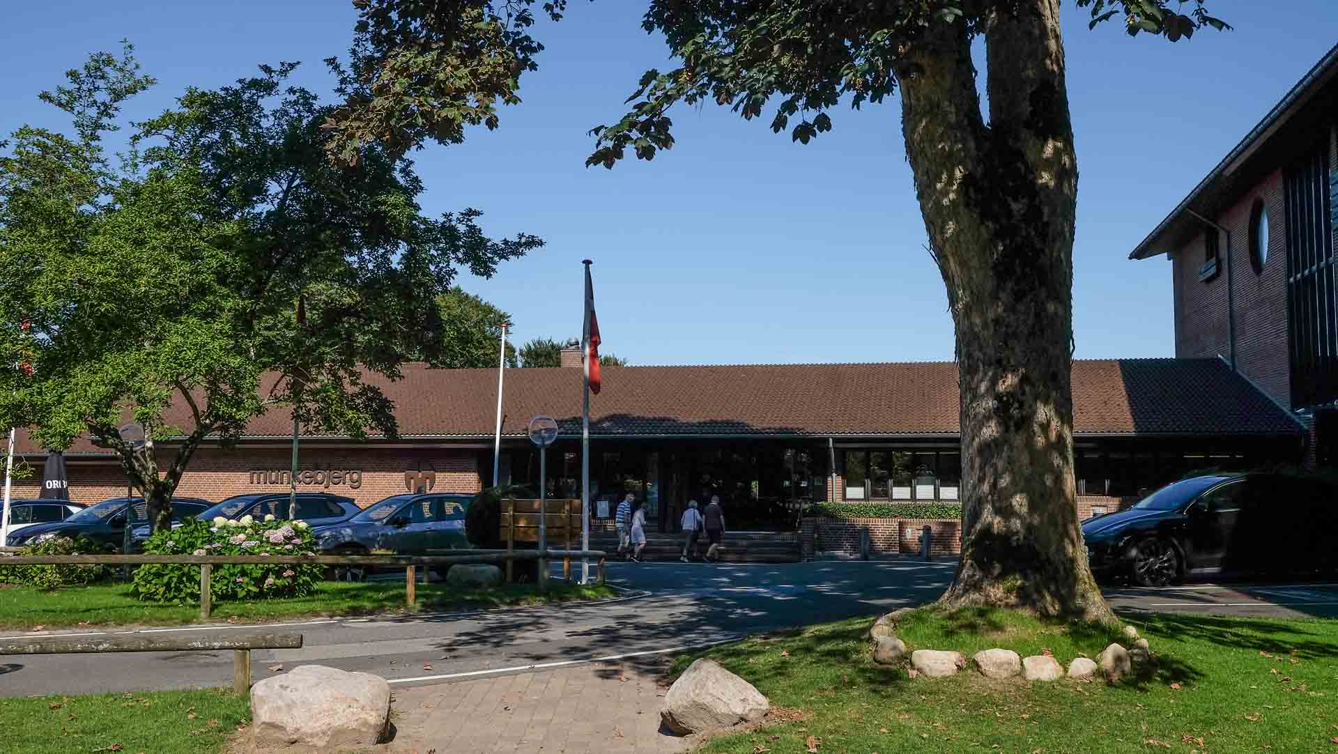 Indgangen til Munkebjerg Hotel, hvor Restaurant Panorama ligger.