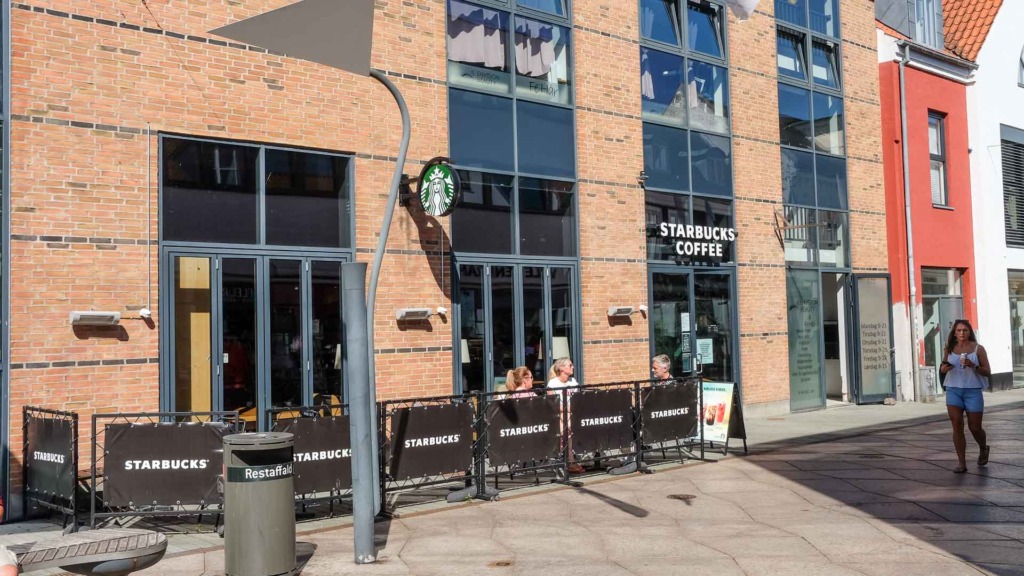 Starbucks i Nørregade i Vejle set udefra