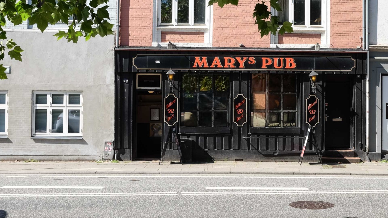 Mary's Pub i Vejle set udefra