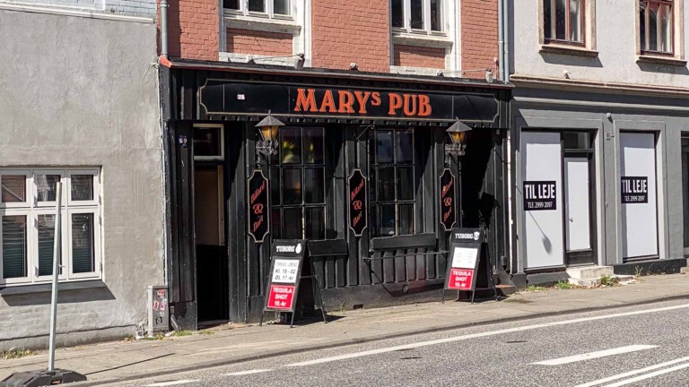 Mary´s Pub er et historiske værtshus, som er kendt for sin intime atmosfære og trofaste stamgæster.