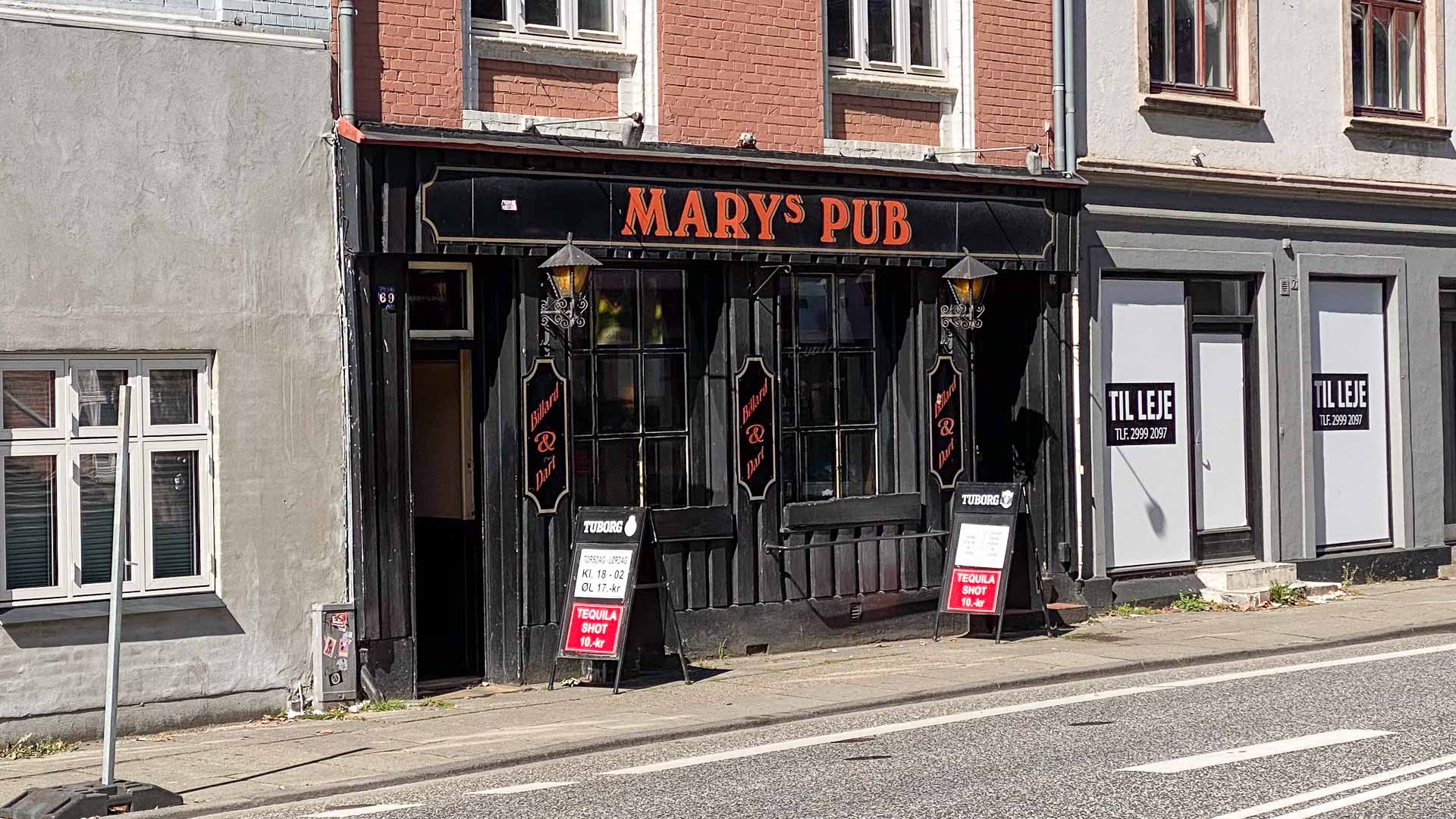 Marys Pub er et historiske værtshus, som er kendt for sin intime atmosfære og trofaste stamgæster.