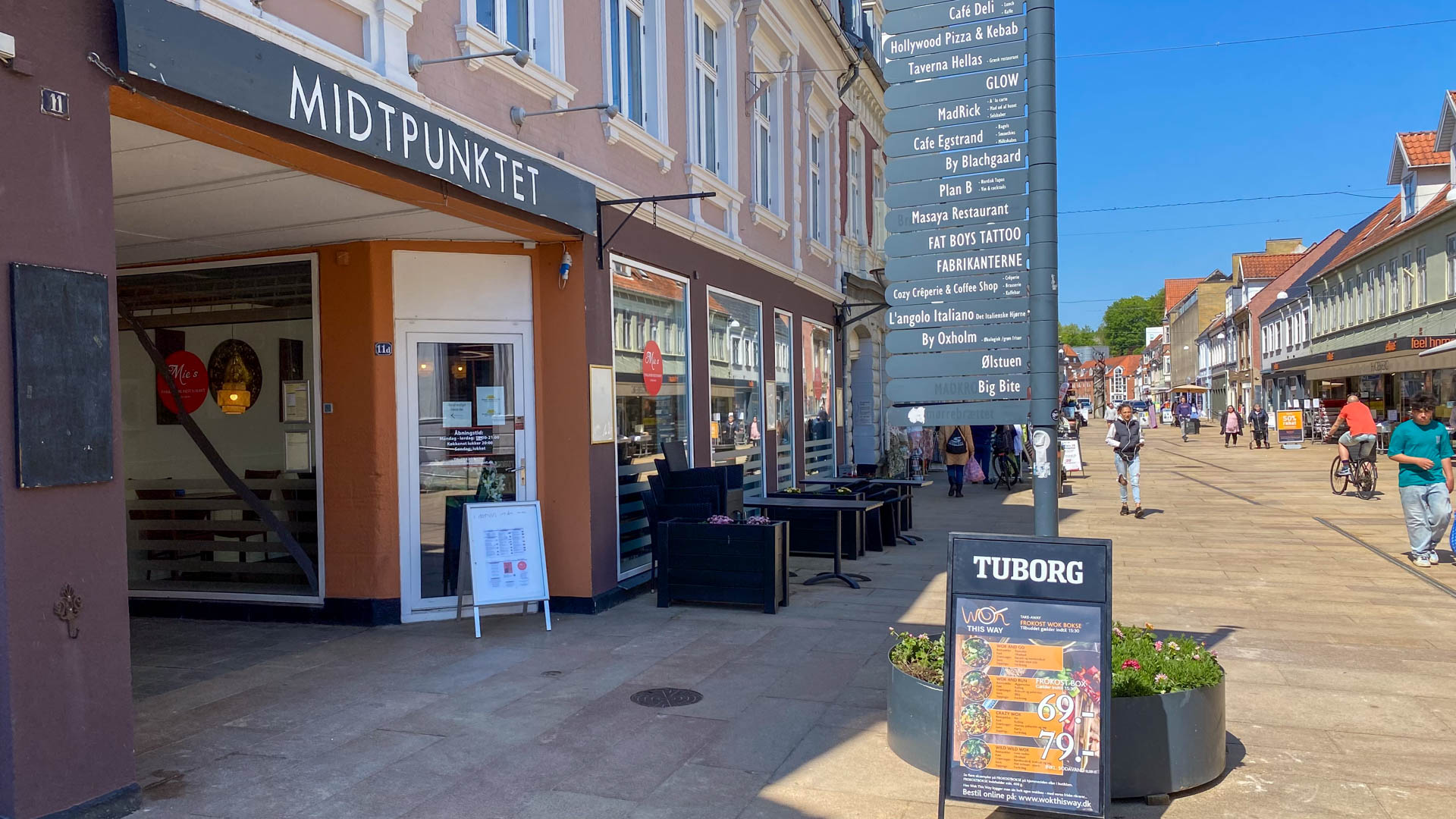 Indgangen til Midtpunktet, hvor Mie’s Thai Restaurant & Take Away ligger.