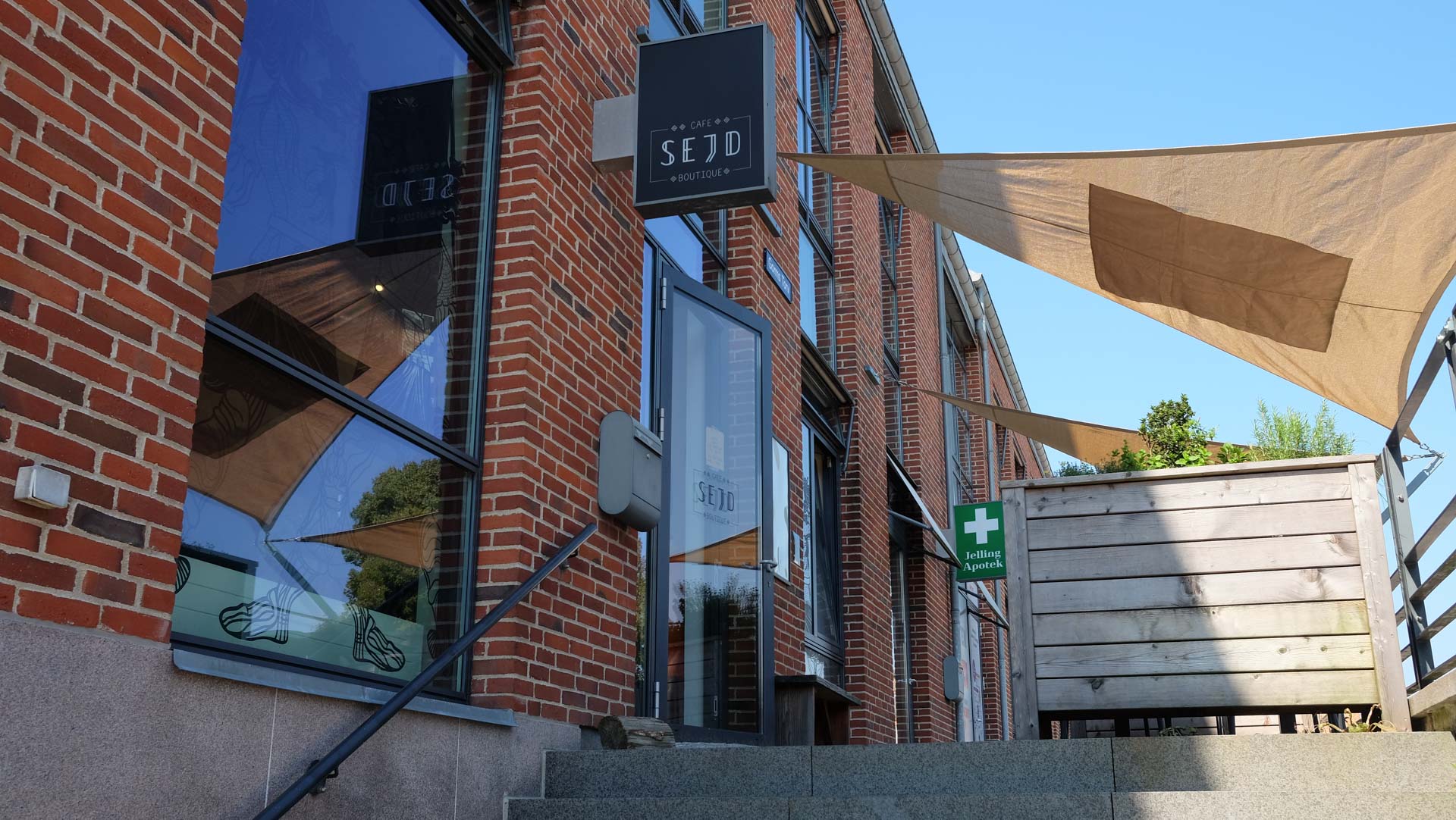 Cafe Sejd i Jelling har god udsigt