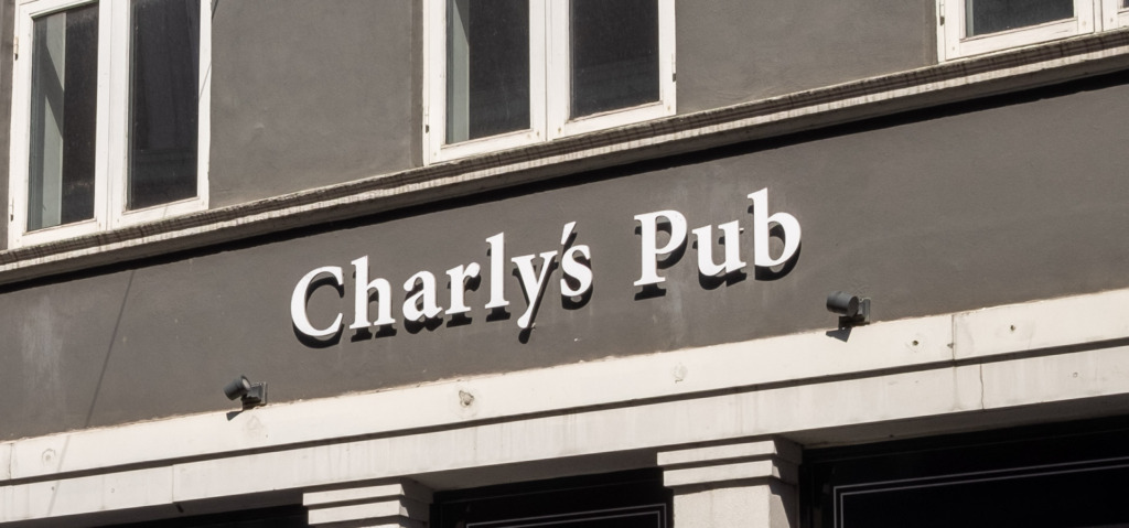Charlys pub-2