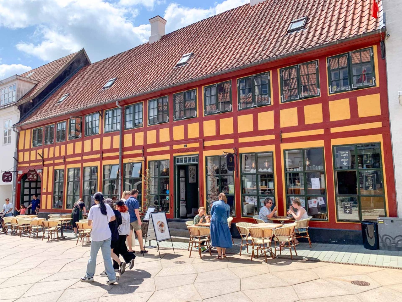 Konditoriet hos Conrads og en fransk brasserie ligger på gågaden i Vejle.