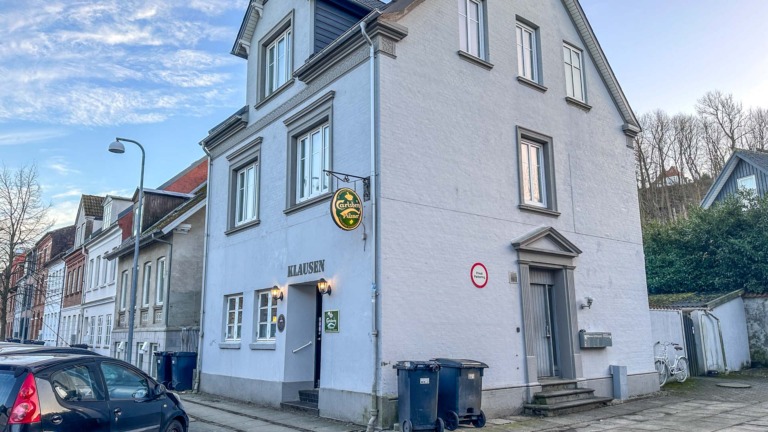 Klausen - et rygerværtshus i Vejle