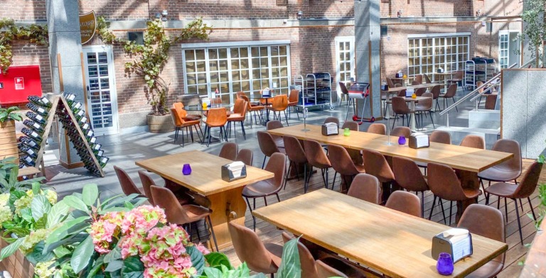 Spiseområde hos Social Dining i Paladspassagen