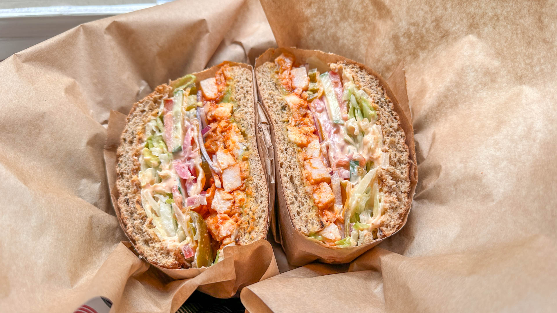 Spicy sandwich hos The Licious
