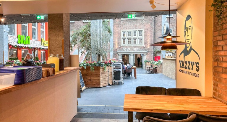 Stemningen hos Yazzy´s Pita