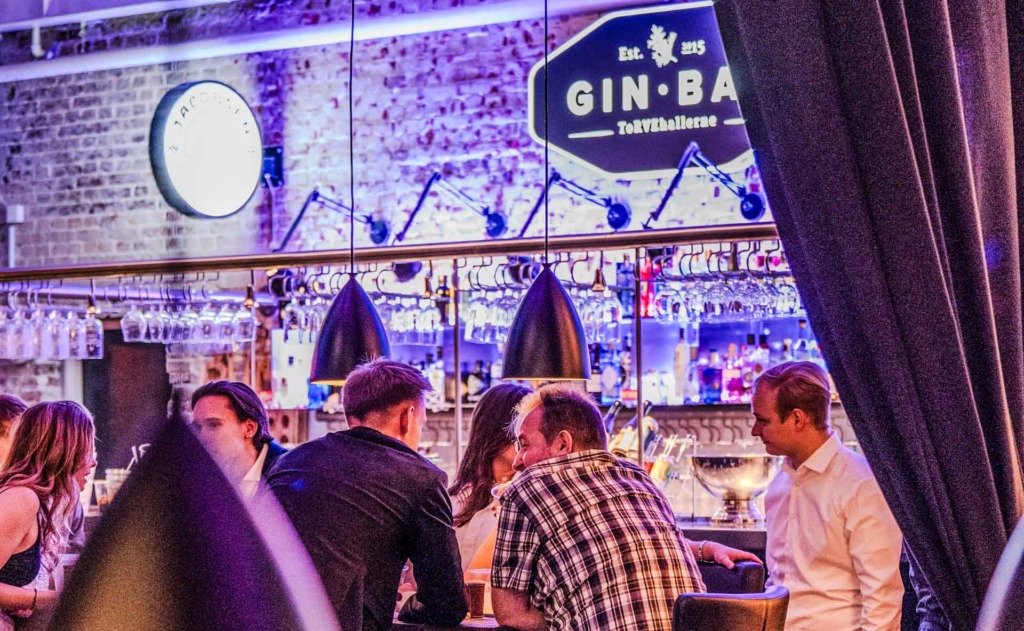 Der er god stemning i Ginbar i Torvehallerne