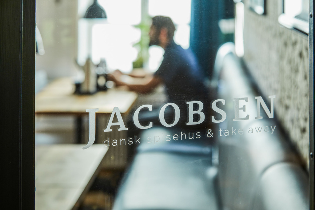 Jacobsen i Torvehallerne er et dansk spisehus og takeaway