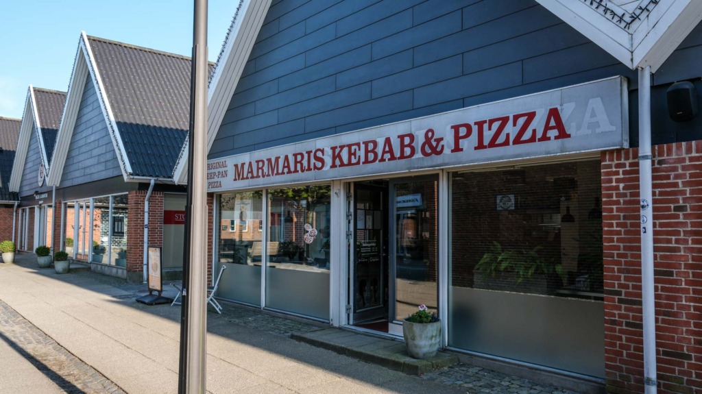 Marmaris Kebab & Pizza i Bredballe Center har både takeaway og restaurant