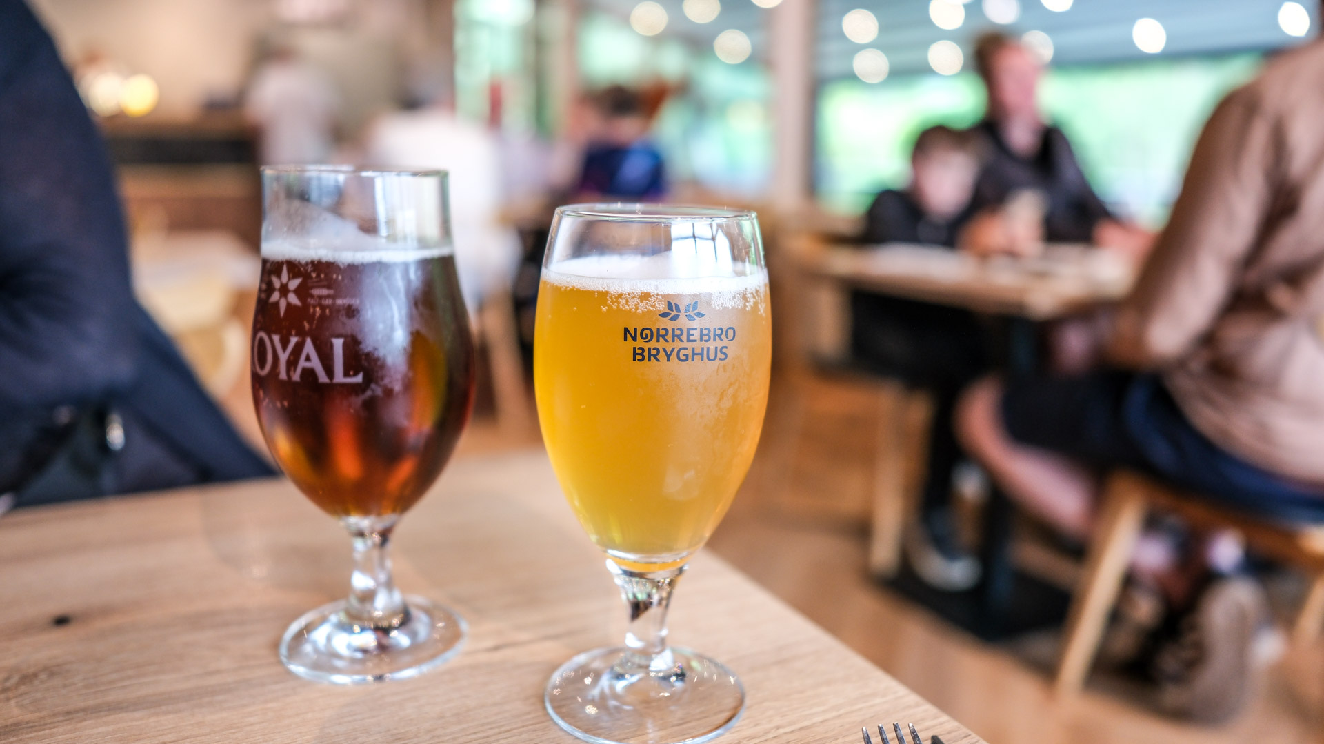 Øl til frokost hos Restaurant ved åen