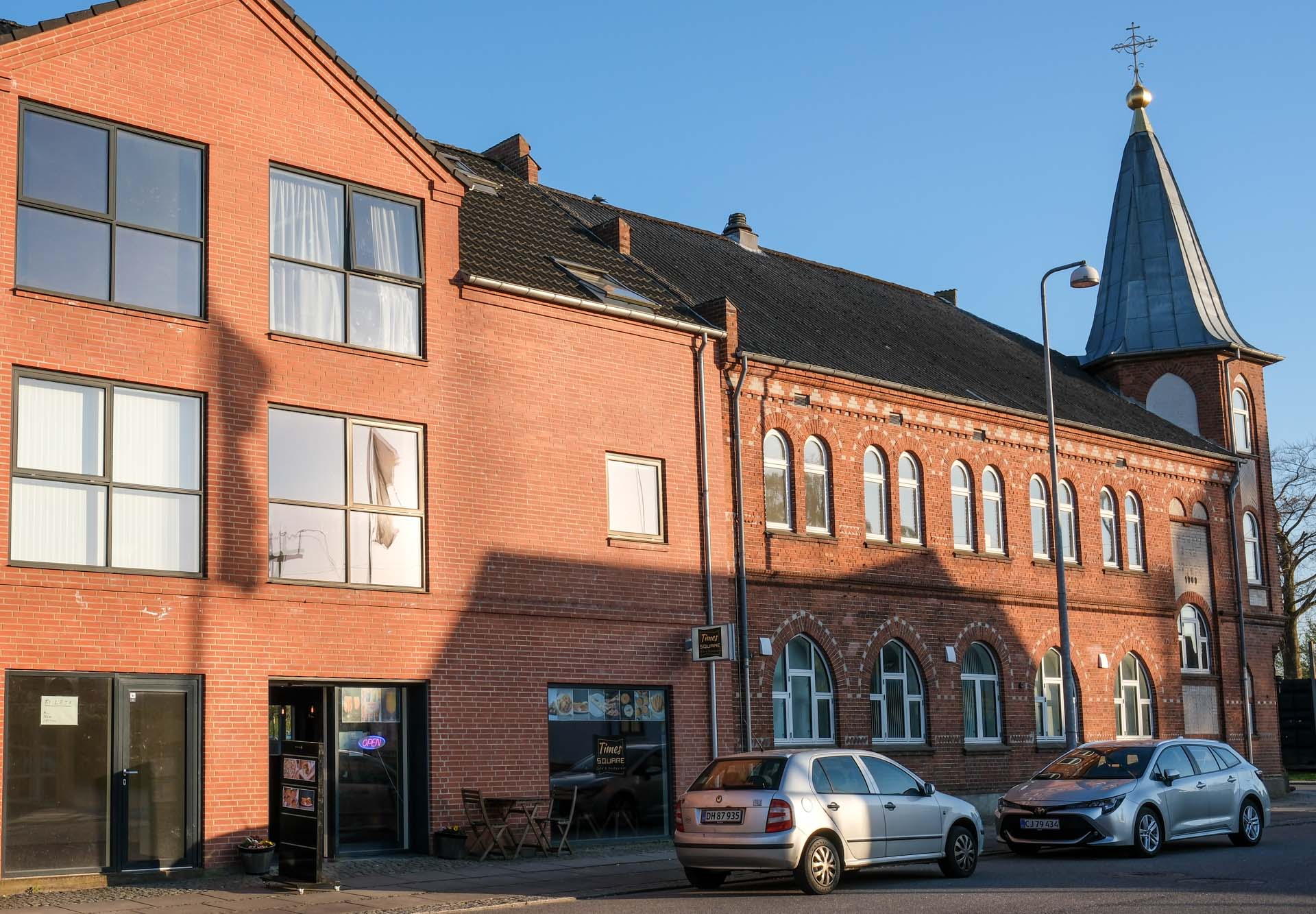 Times Square, i dage Bella Cafe, i Hedensted ser ikke ud af meget udefra