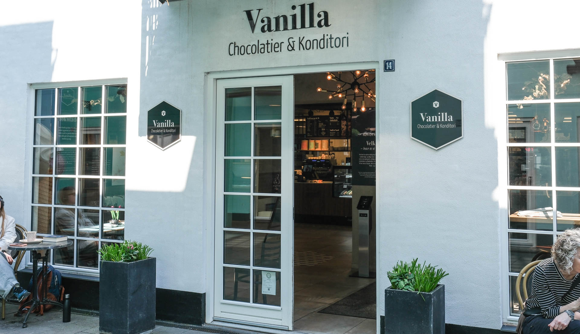 Indgangen til Vanilla Chocolatier & Konditori i Paladspassagen i Vejle