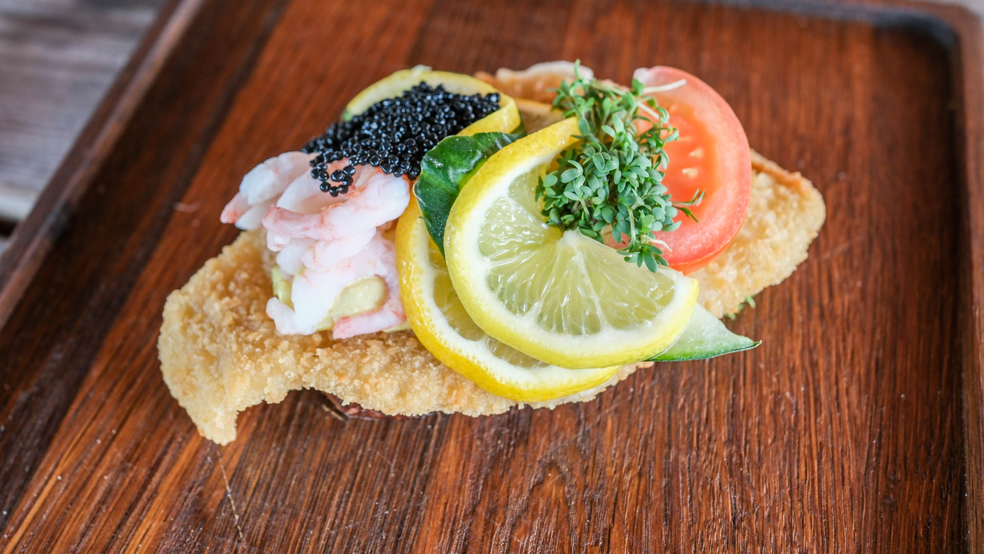 Smørrebrød med fiskefilet hos Byens Smørrebrød og Sandwich i Hedensted.