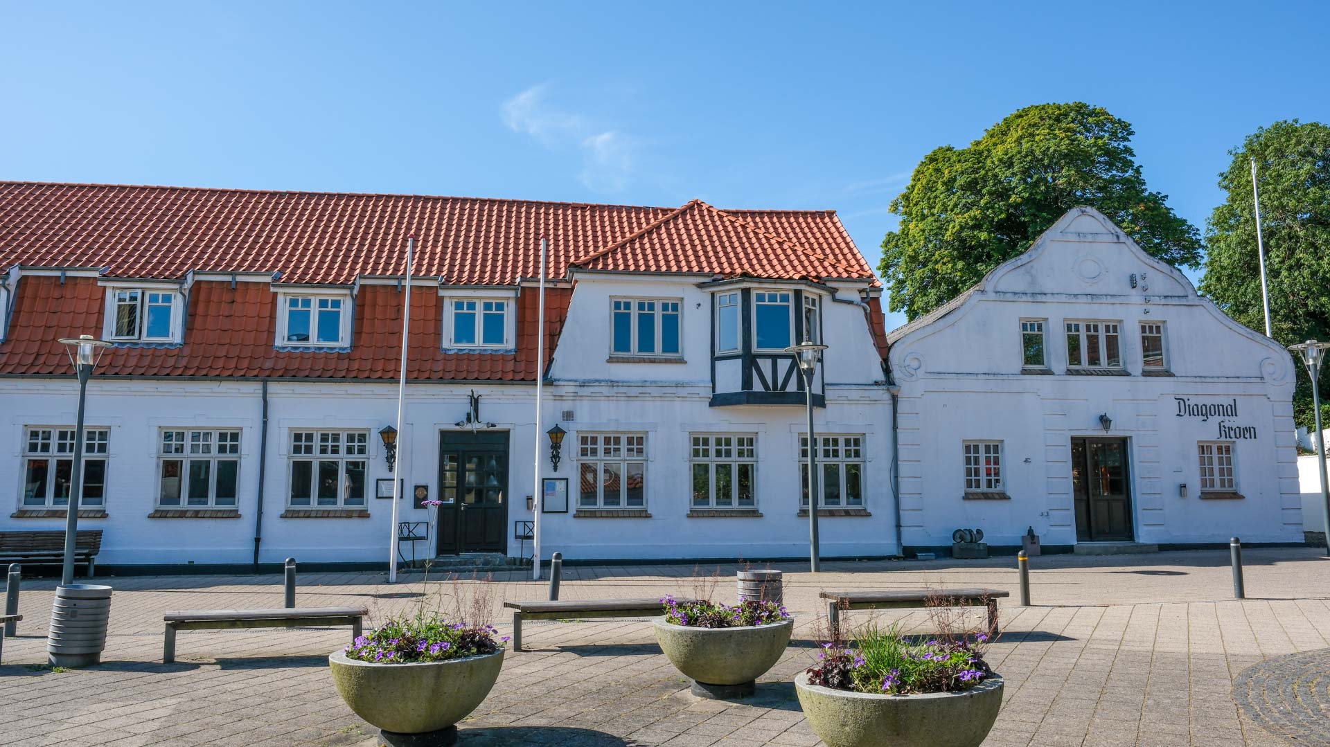 Diagonalkroen stråler i Give.