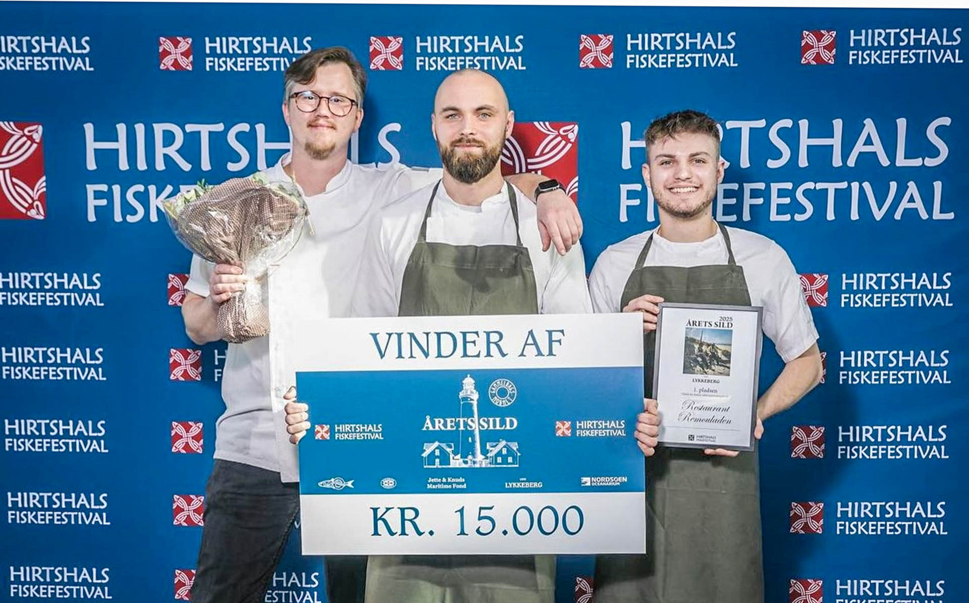 Fra Restaurant Remouladen ses Køkkenchef Kristian V. Jørgensen (t.v.), Souschef Mike Brusgaard Nielsen (midten) og kokkeelev Mathias Smed (t.h.)