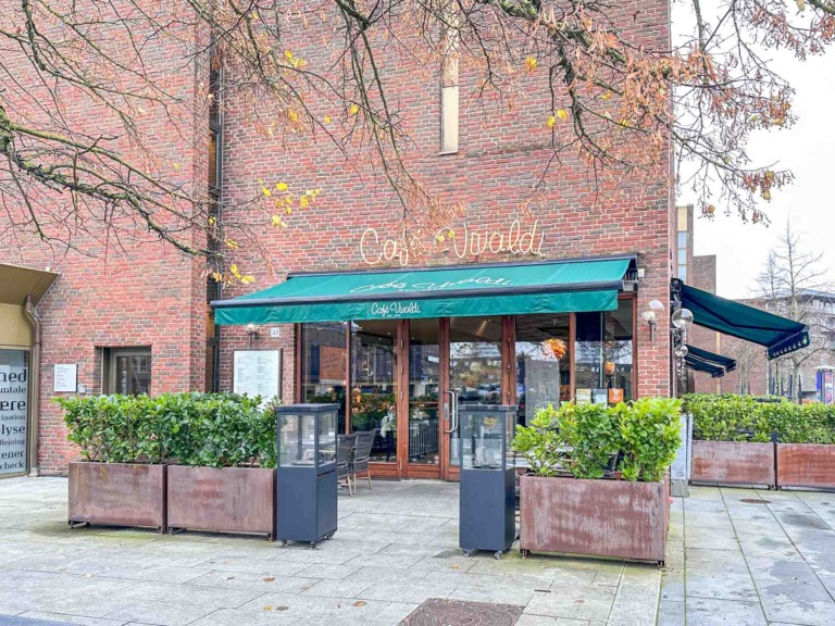 Indgangen til Café Vivaldi i Vejle.