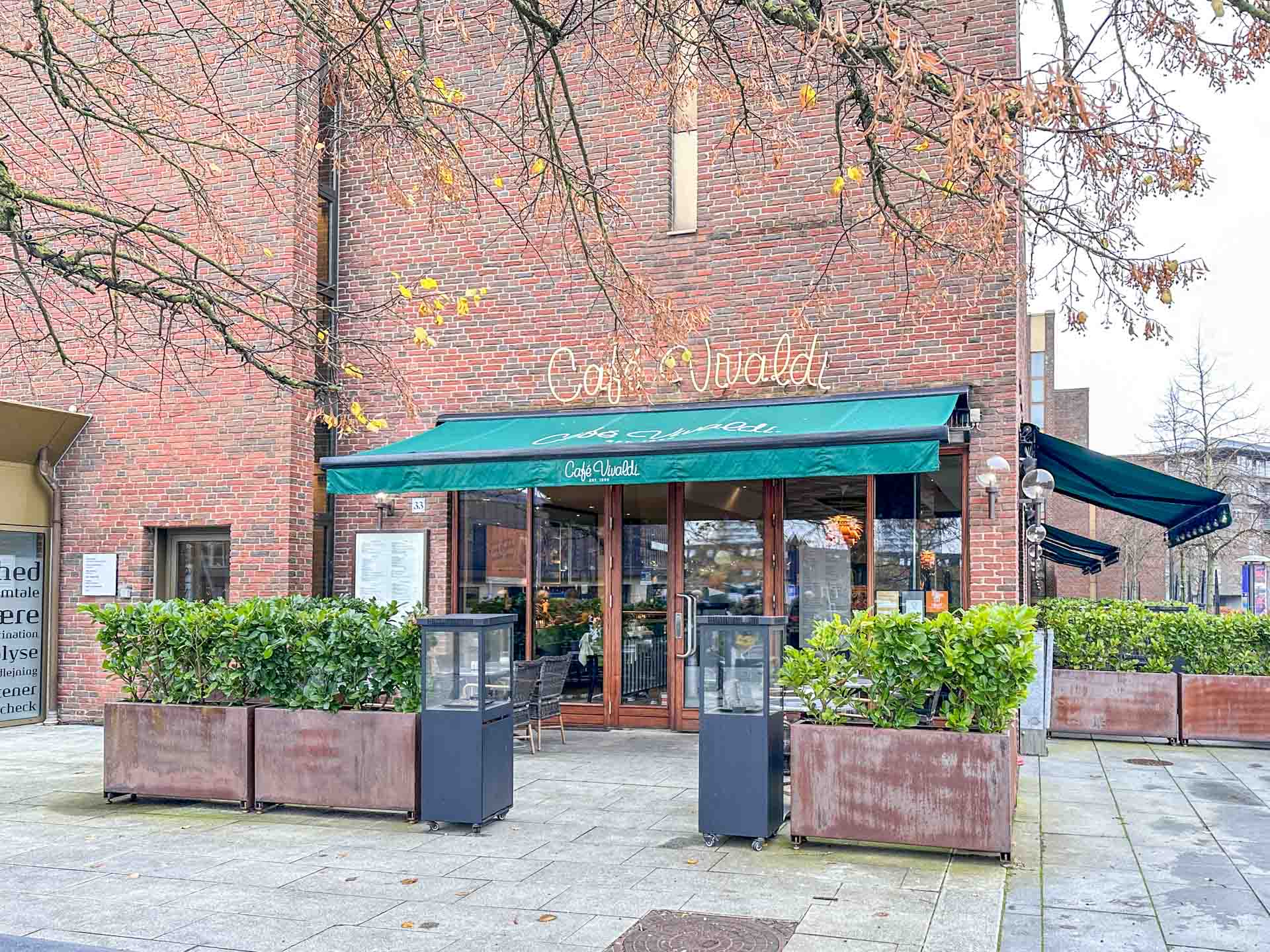 Indgangen til Café Vivaldi i Vejle.