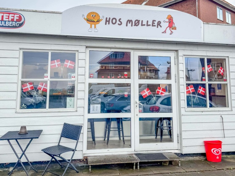 Hos Møller er en pølsevogn i Vejle.