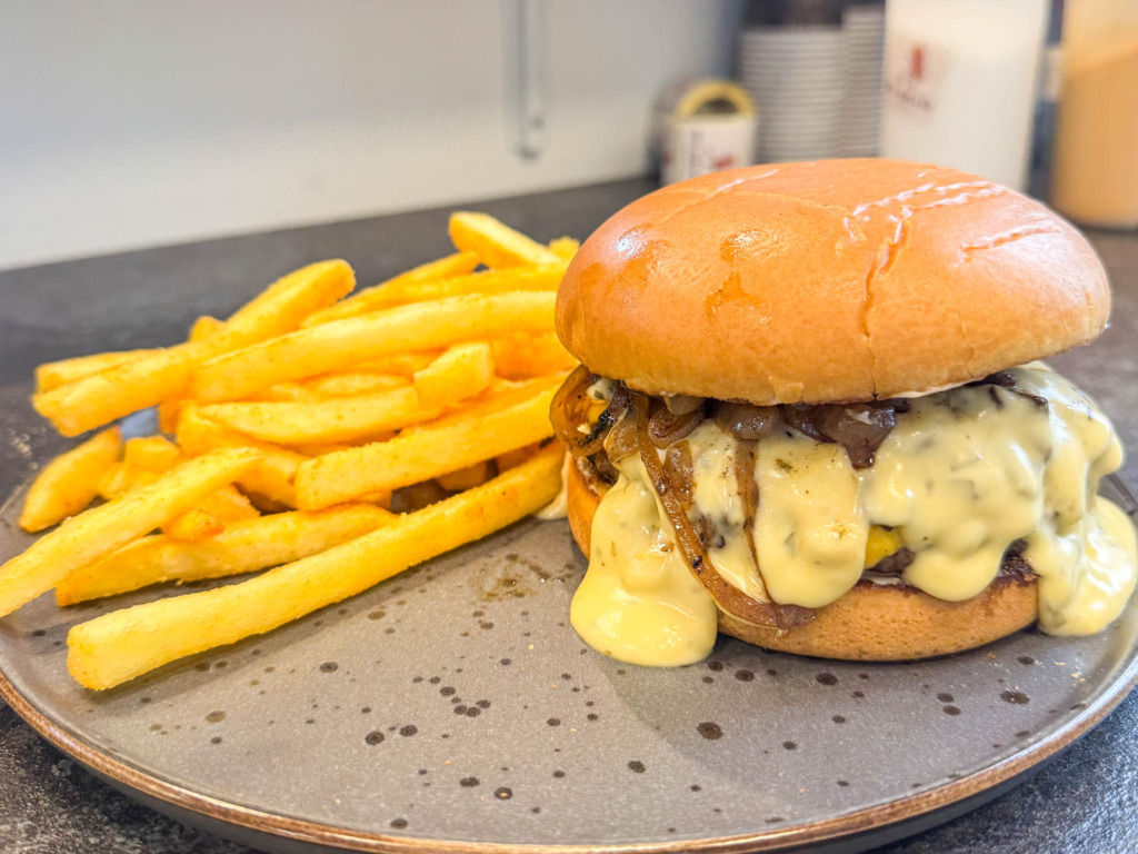 En anderledes burger med bearnaise hos Hos Møller.