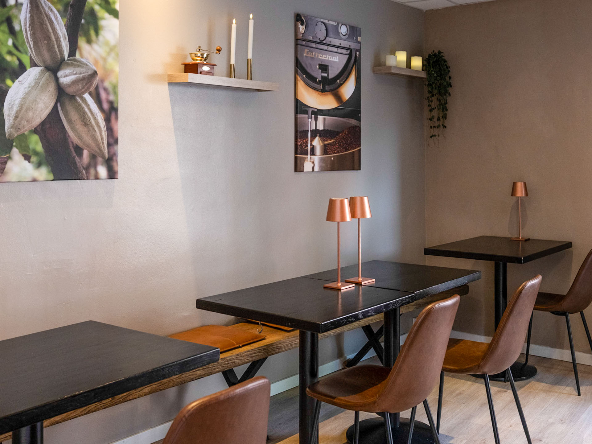 Der er nogle få siddepladser hos La Nouvelle i Vejle.