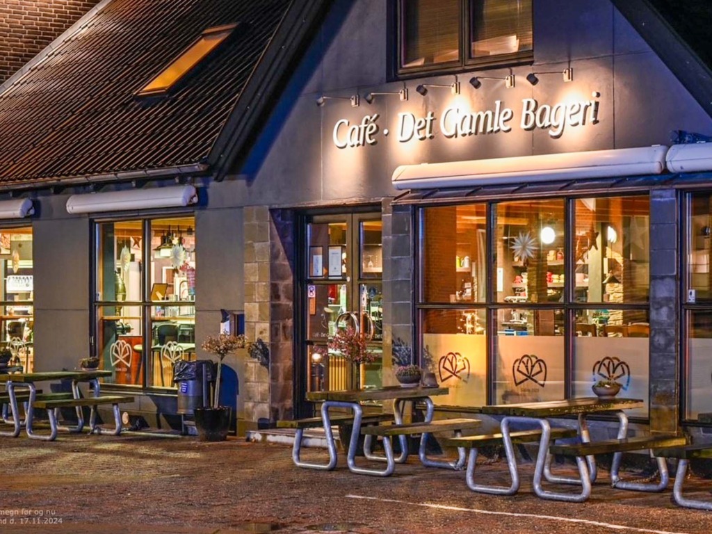 Billund Bageri og Café har siddepladser inde og ude.