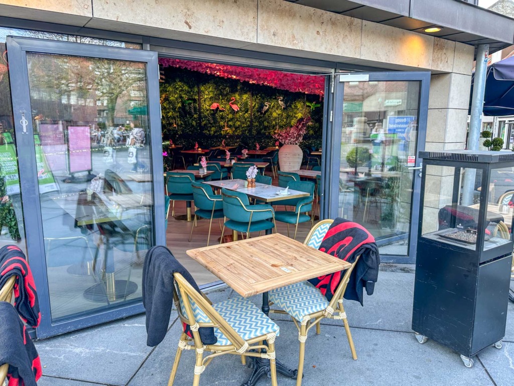Indgangen til Café Love i Vejle.