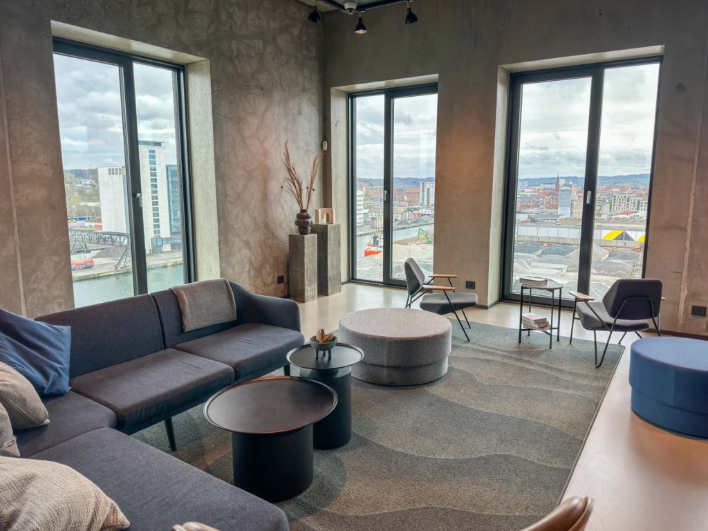 Sky lounge hos Four Points Flex Sheraton Hotel har en god udsigt over Vejle