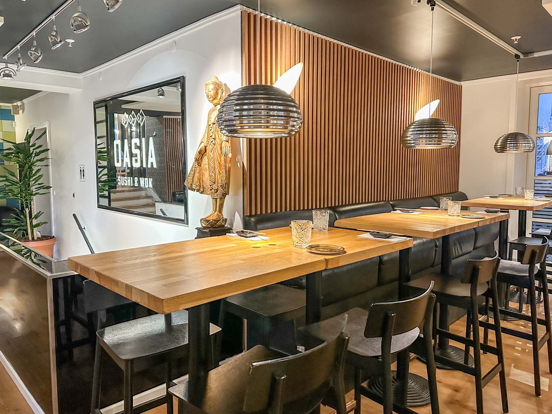 Højborde hos Oasia Sushi & Wok i Vejle. 