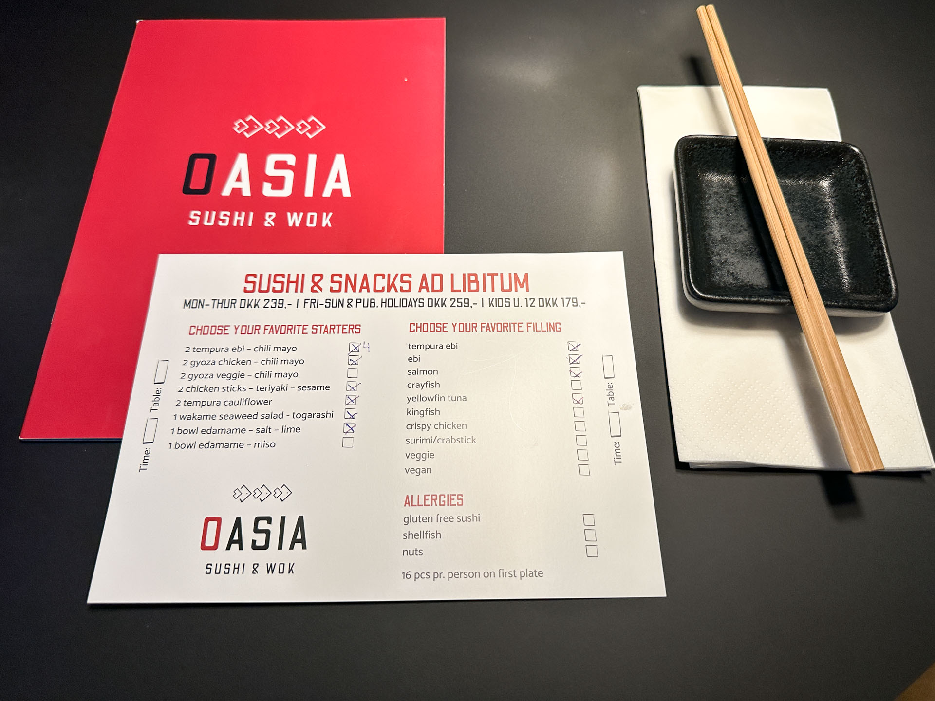 Hos Oasia Sushi & Wok krydser man af hvad man ønsker ad libitum.
