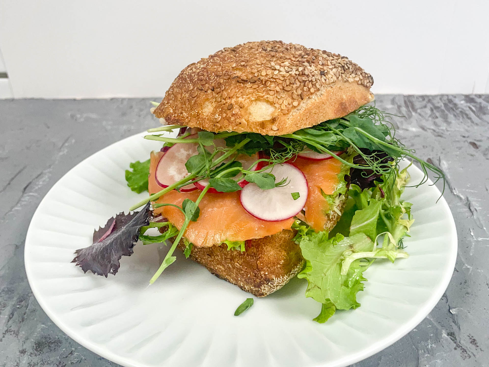 Surdejs sandwich med laks hos La Nouvelle under Landsstævnet 2025.