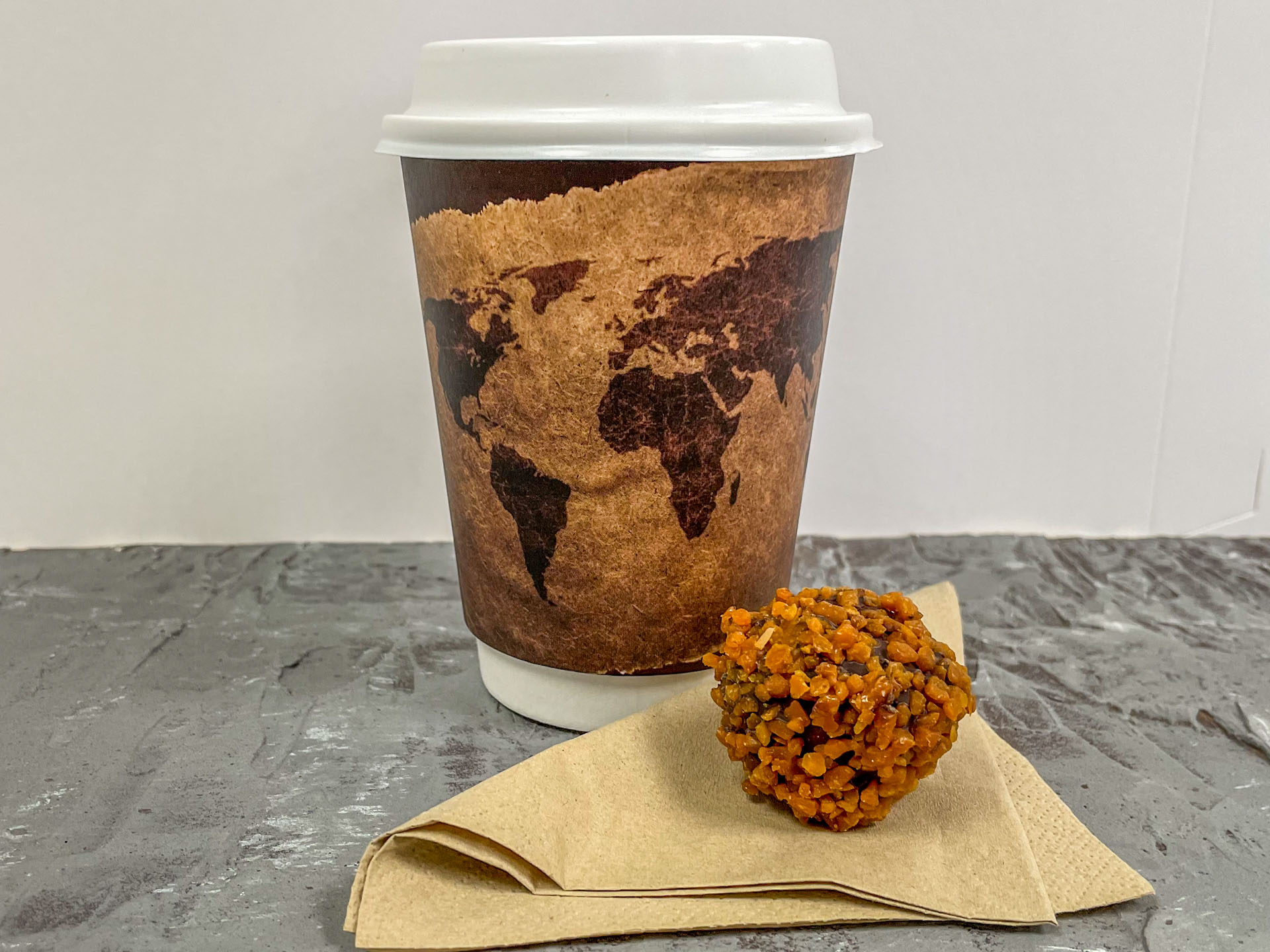Kaffe med karamelkugle hos La Nouvelle.
