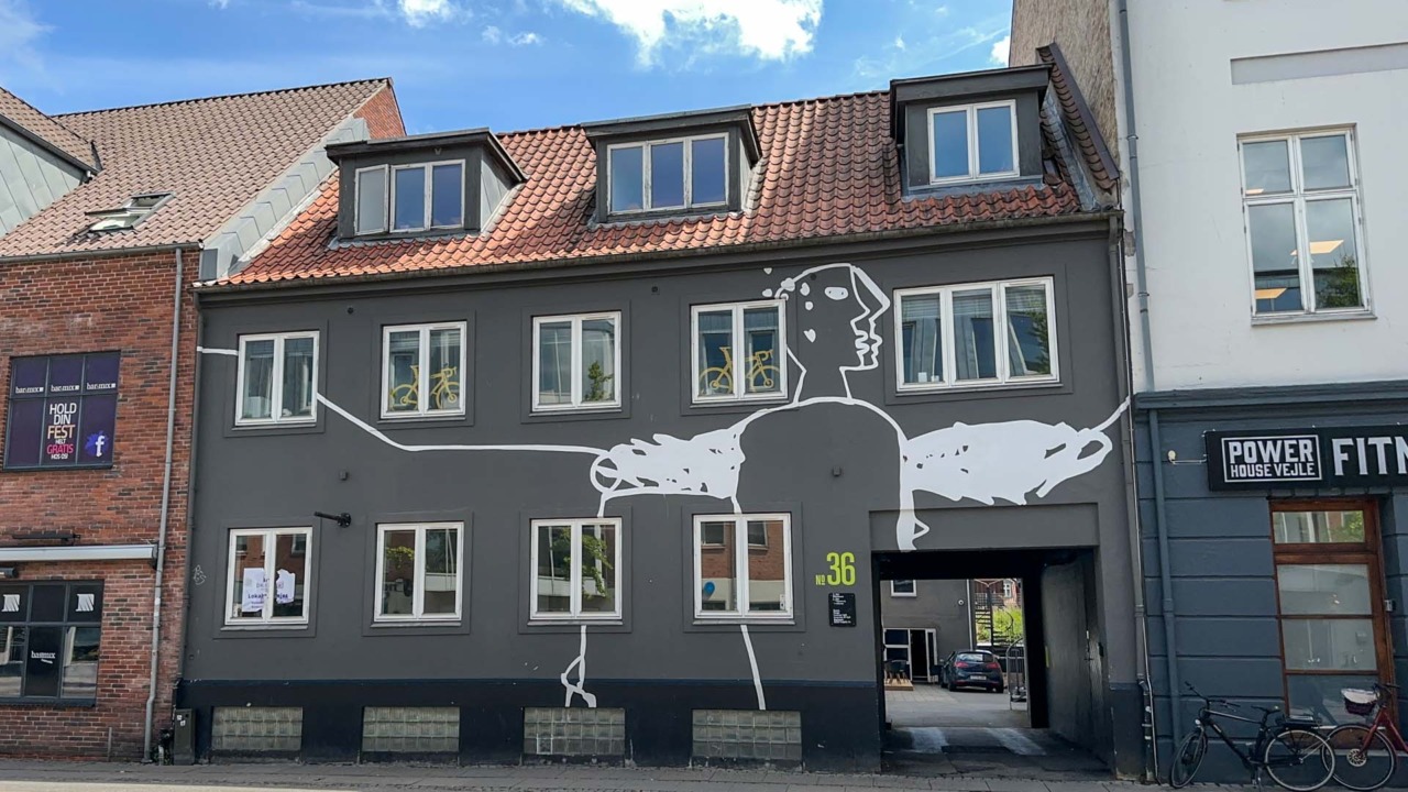 Porten Vejle ligger på Dæmningen.