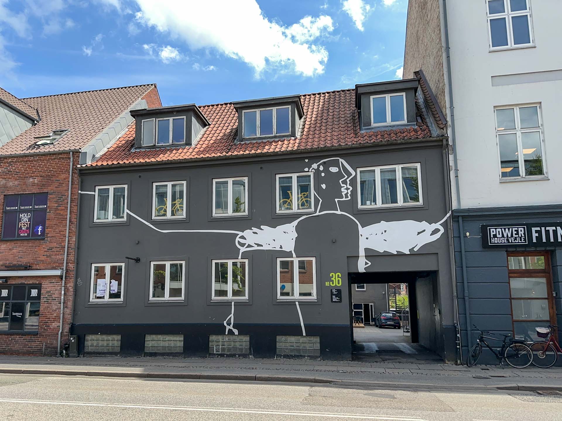 Porten Vejle ligger på Dæmningen.
