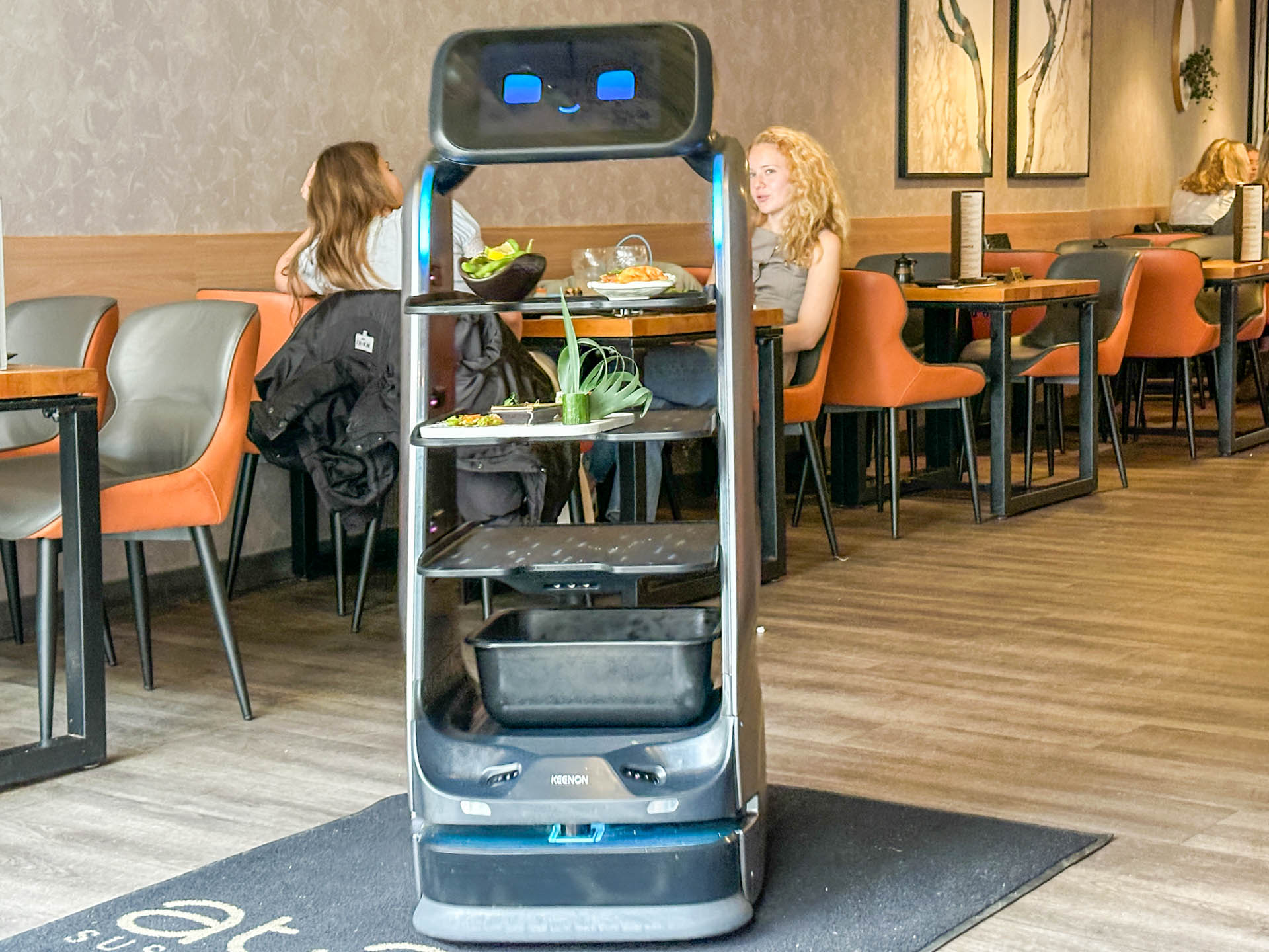 Hos Atami Sushi i Vejle er der robotservering. 