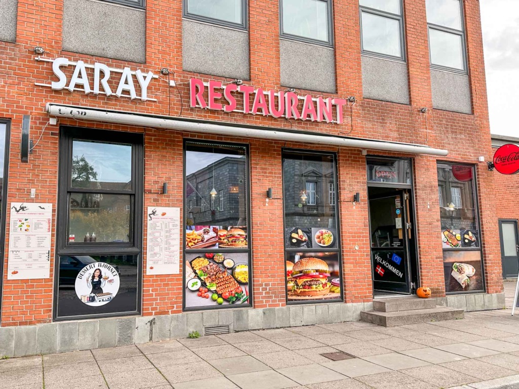 Saray Restaurant ligger ved banegården i Vejle.