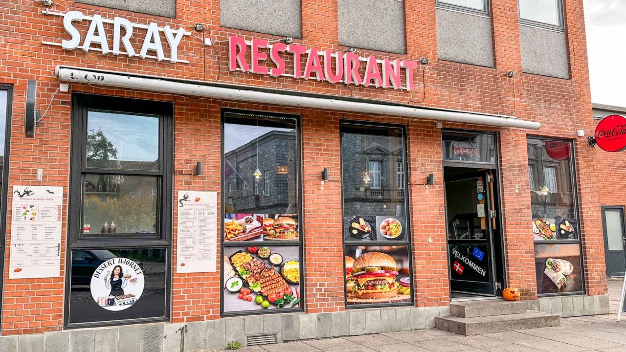 Saray Restaurant ligger ved banegården i Vejle.